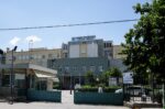 Συναγερμός στο Γενικό Κρατικό Νίκαιας: Άνδρας τρομοκρατούσε πολίτες με ψεύτικο όπλο στο προαύλιο