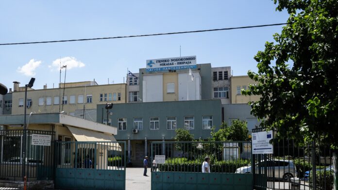 Συναγερμός στο Γενικό Κρατικό Νίκαιας: Άνδρας τρομοκρατούσε πολίτες με ψεύτικο όπλο στο προαύλιο