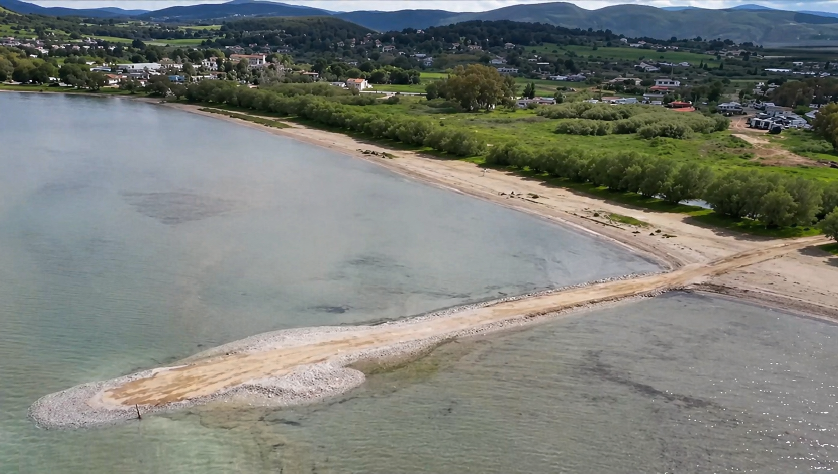 Ασύλληπτη αυθαιρεσία και οικολογική καταστροφή στον Ωρωπό: Μπάζωσαν υδάτινη περιοχή Natura για να κατασκευάσουν δρόμο
