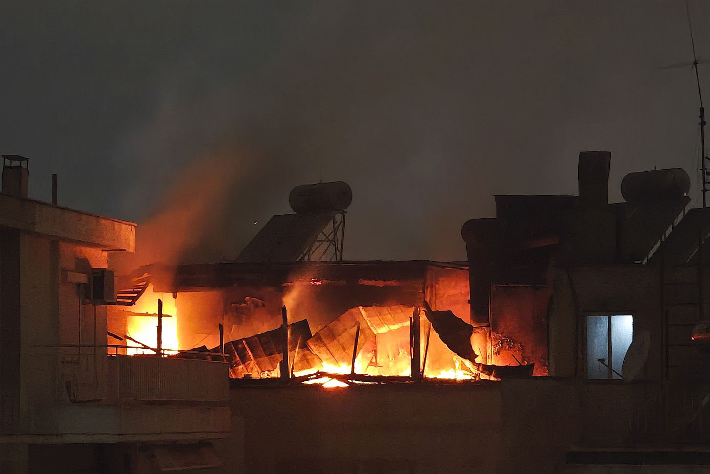 Γυναίκα χάνει τη ζωή της σε πυρκαγιά διαμερίσματος στη Νέα Σμύρνη