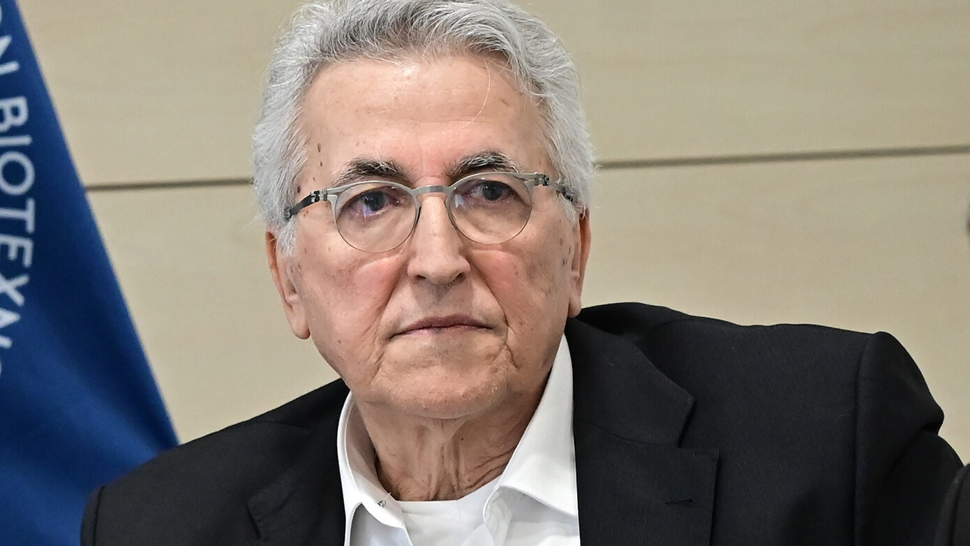 Ο Γιάννης Παναγόπουλος αντιδρά στην επιδρομή του ελληνικού FBI στο σπίτι και το γραφείο του