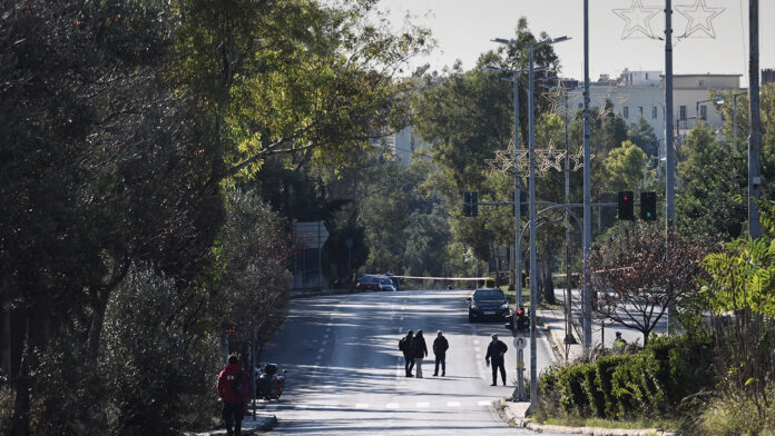 Η ομάδα «Κομμάντο Κυριάκος Ξυμητήρης» ανέλαβε την ευθύνη για την πυρκαγιά στο αυτοκίνητο του εμπειρογνώμονα των Τεμπών, Δημήτρη Καρώνη