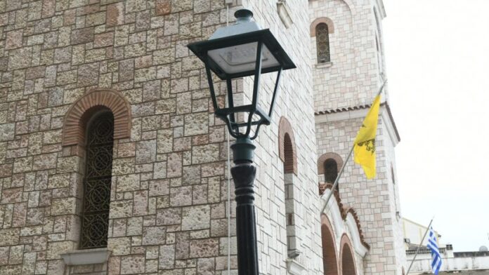 Πάτρα: Ηλικιωμένη διασώθηκε από φλεγόμενο διαμέρισμα