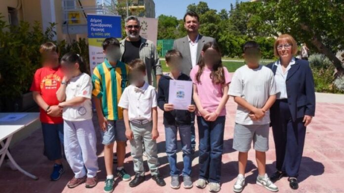 Τιμήθηκαν μαθητές για τον διαγωνισμό ζωγραφικής του ΣΒΑΠ στην Πεύκη
