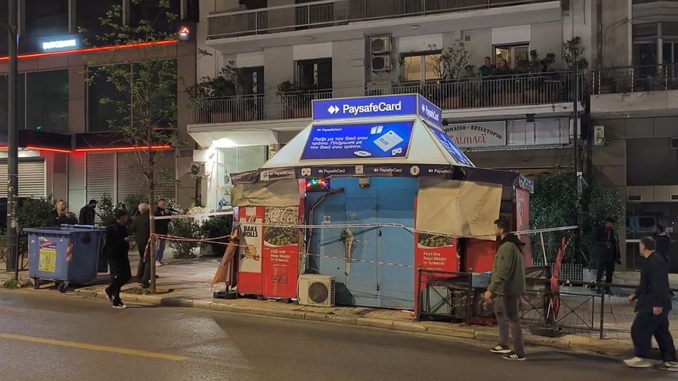 Καταδίωξη για τους δύο ληστές που επιχείρησαν να κλέψουν περίπτερο στα Εξάρχεια – Ασφαλής ο 50χρονος υπάλληλος