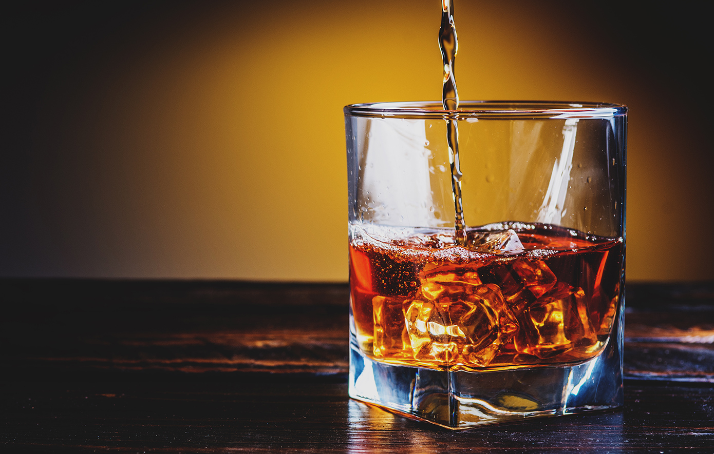 Πατέρας ανήλικης στο Αίγιο καταγγέλλει: Ήξεραν την ηλικία της και της πρόσφεραν αλκοόλ – Κατέληξε στο νοσοκομείο