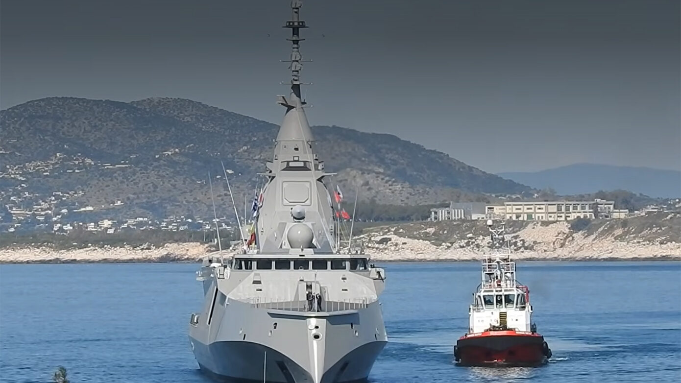 Η φρεγάτα «Κίμων» καταπλέει για πρώτη φορά στον Πειραιά – Επίσκεψη Μητσοτάκη και Μακρόν αύριο