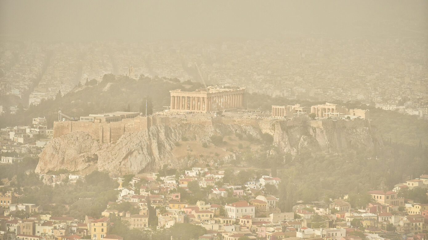 Εν εξελίξει φαινόμενο μεταφοράς σκόνης από τη Σαχάρα – Ποιες περιοχές της Ελλάδας θα επηρεαστούν