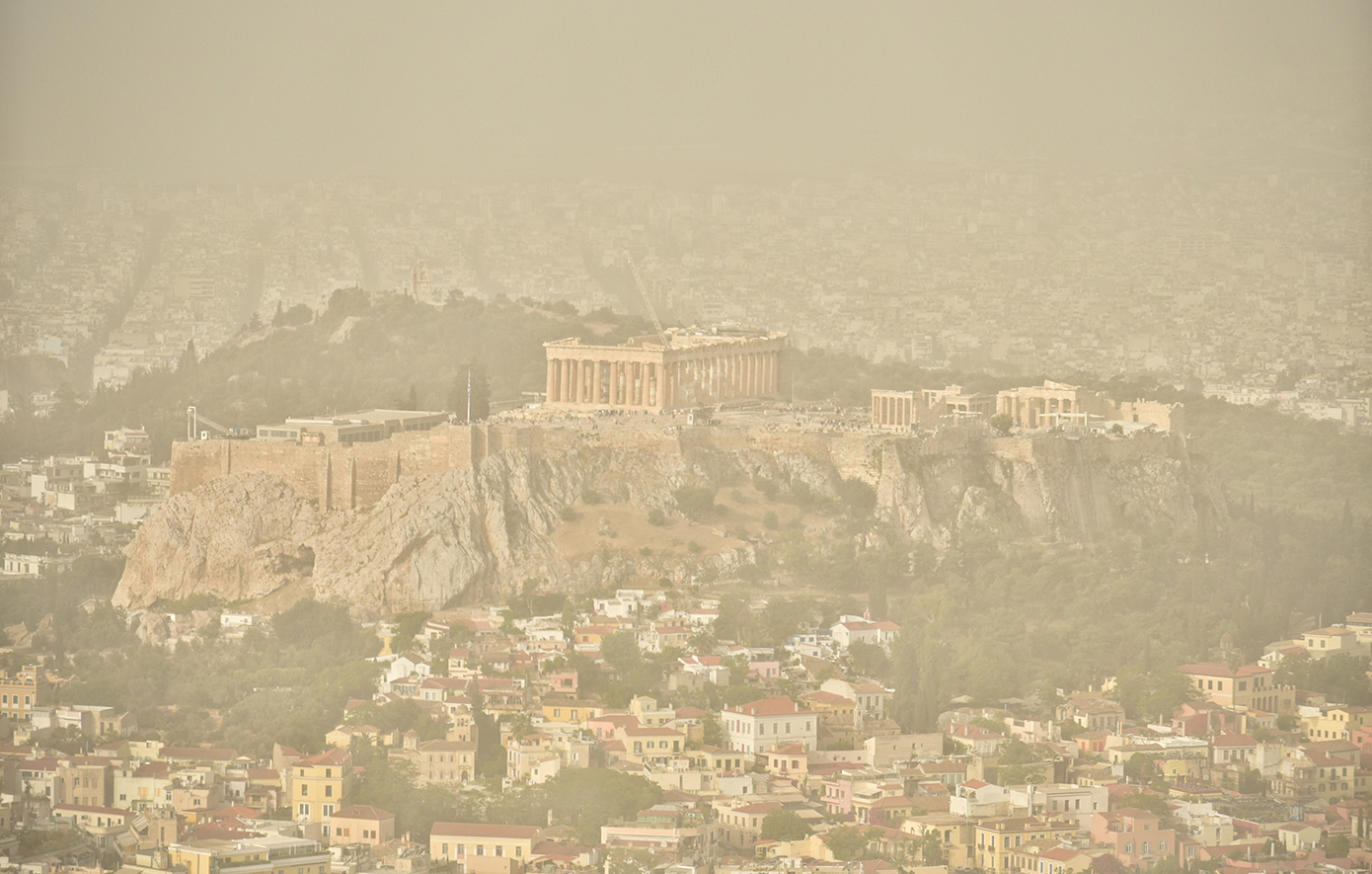 Εν εξελίξει φαινόμενο μεταφοράς σκόνης από τη Σαχάρα – Ποιες περιοχές της Ελλάδας θα επηρεαστούν