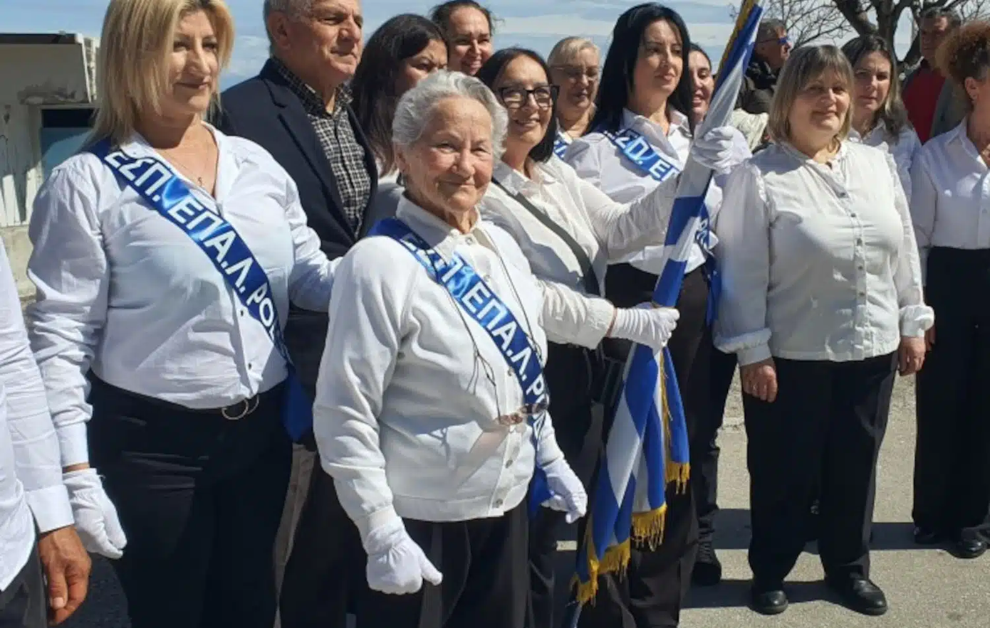 82χρονη στη Ρόδο φοιτά στο ίδιο σχολείο με τον εγγονό της – «Γιαγιά, αν σε πειράξει κάποιος, πες το σε μένα»