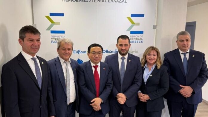 Ο Περιφερειάρχης Στ. Ελλάδας Φάνης Σπανός καλωσόρισε τον Κινέζο Πρέσβη Fang Qiu στη Λαμία