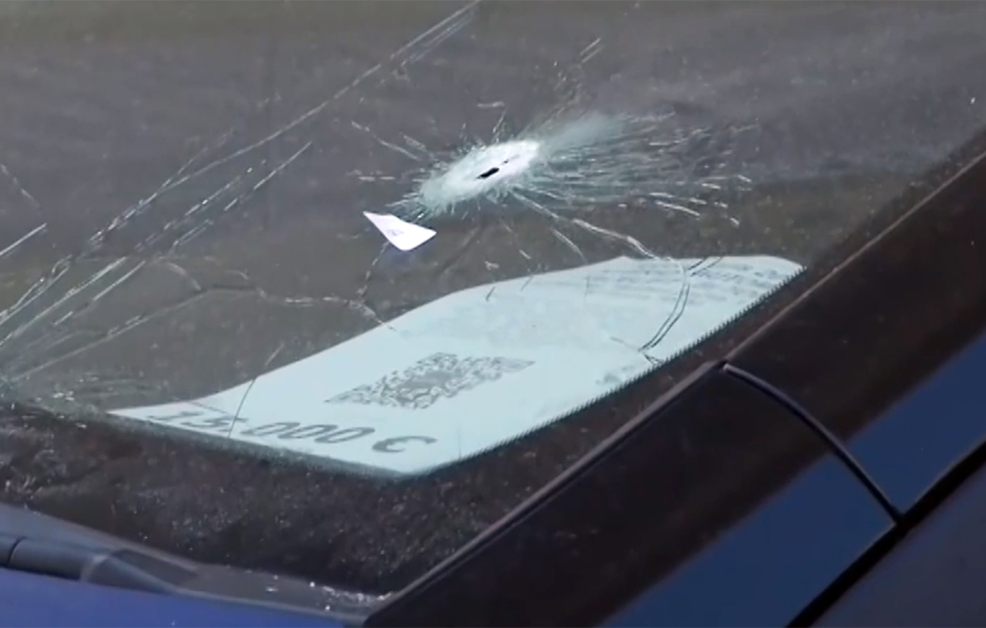 «Πυροβόλησαν» εταιρεία αυτοκινήτων στη Θεσσαλονίκη – Οι έρευνες και η σχέση με κυκλώματα εκβιαστών