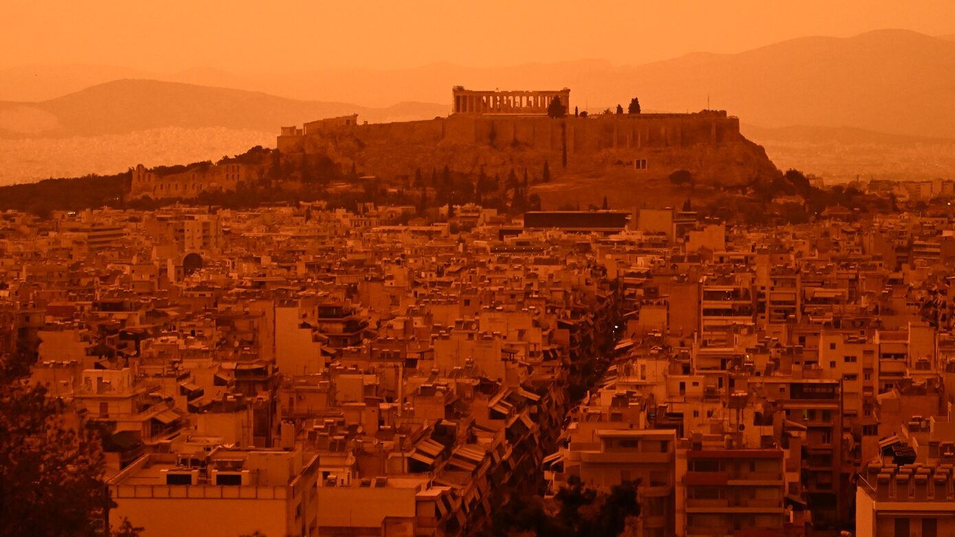 Λασποβροχές και αφρικανική σκόνη συνοδεύουν την επιστροφή των εκδρομέων του Πάσχα – Τι αναφέρουν Κολυδάς, Αρναούτογλου