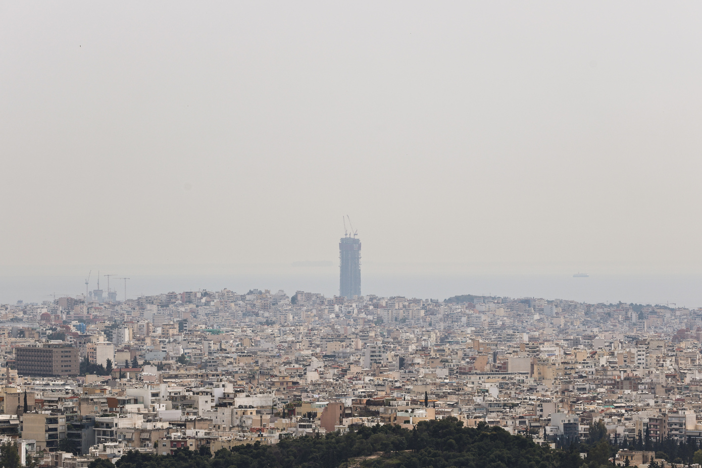 Καιρός: «Πνιγμένη» στην αφρικανική σκόνη η Ελλάδα – Συννεφιά, βροχοπτώσεις και άνεμοι έως 8 μποφόρ