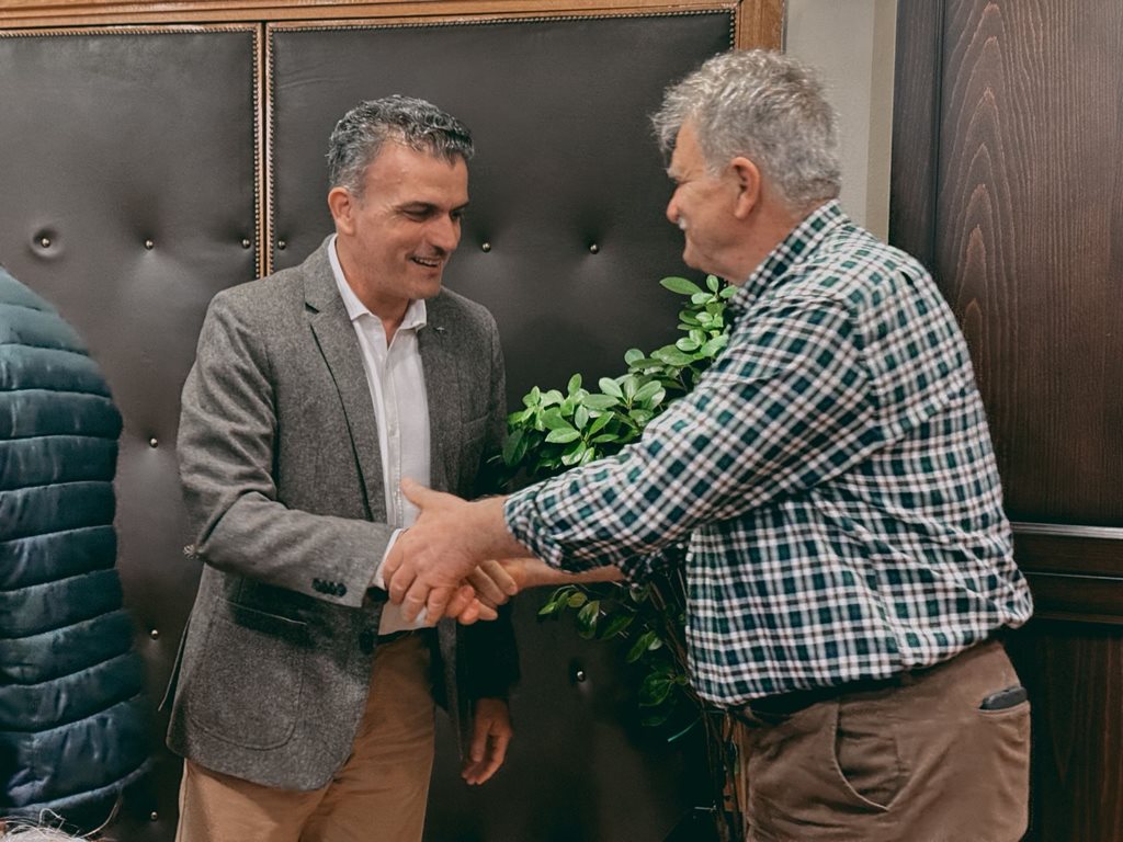 Στιγμιότυπο από την συνάντηση του Δημάρχου Θ. Μαμάκου με εκπροσώπους φορέων για τα αξιόλογα κτήρια της Λάρισας