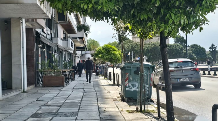 Θεσσαλονίκη: Άστεγος που κοιμόταν σε κάδο κινδύνευσε να συνθλιβεί από απορριματοφόρο