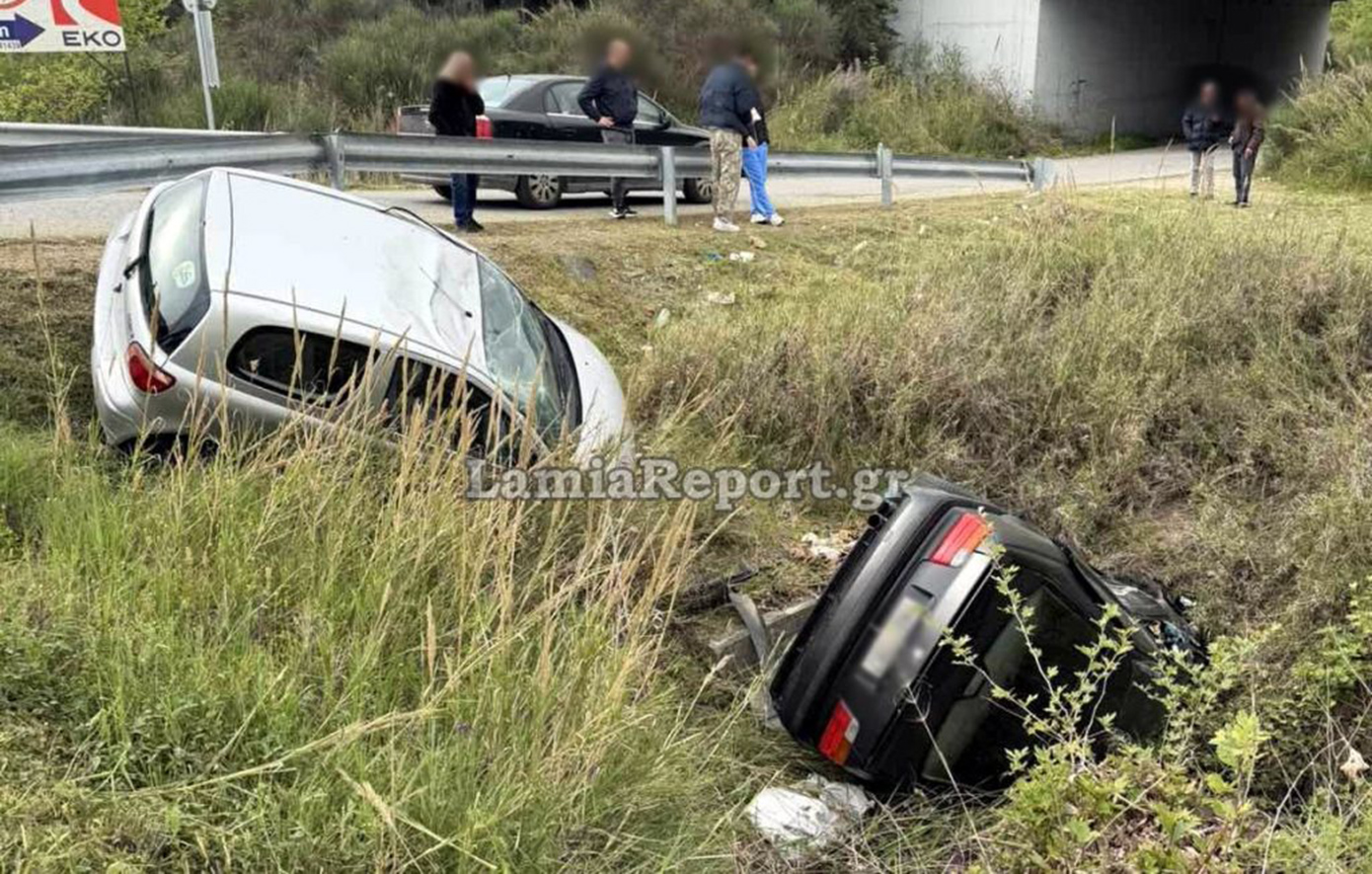 Τροχαίο στη Φθιώτιδα: Συγκρούστηκαν δύο οχήματα σε παράδρομο και κατέληξαν στα χωράφια – Δείτε εικόνες
