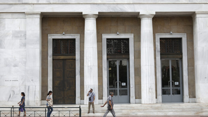 «Συναγερμός» από την Τράπεζα της Ελλάδος: Πώς το υψηλό κόστος πετρελαίου ανακόπτει την ανάπτυξη και ενισχύει τον πληθωρισμό