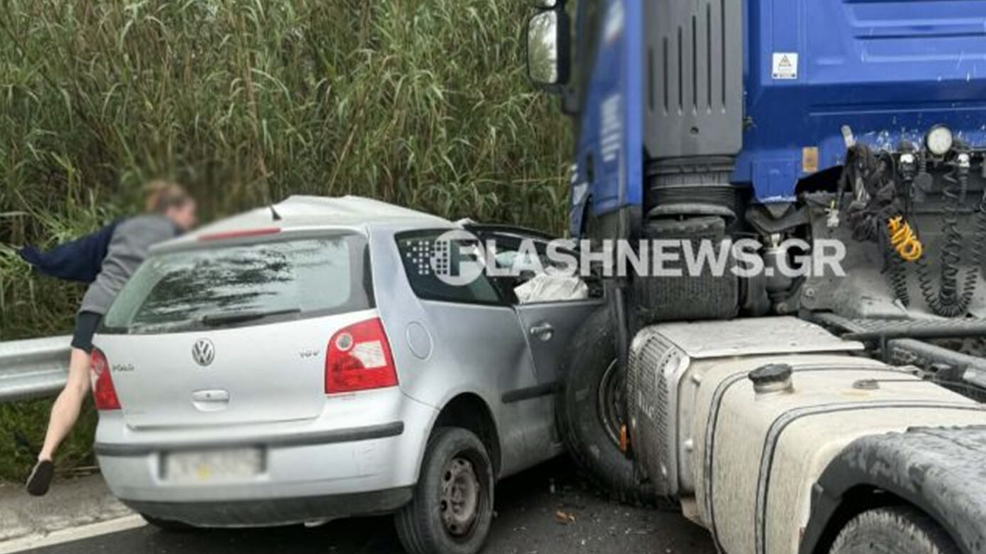 Σφοδρή σύγκρουση Ι.Χ. με φορτηγό στον ΒΟΑΚ – Σοβαρά τραυματισμένος απεγκλωβίστηκε ο οδηγός