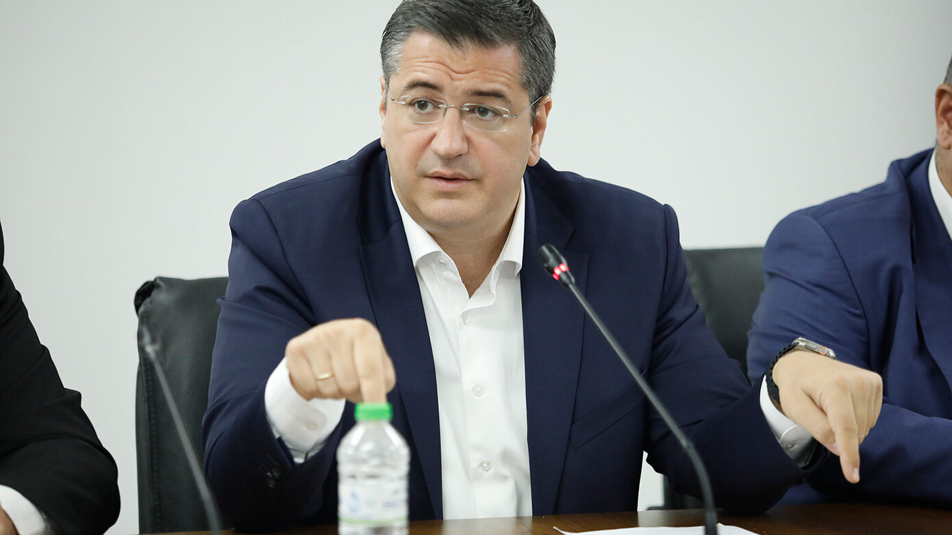 Τζιτζικώστας: Οι ακυρώσεις πτήσεων δεν οφείλονται σε έλλειψη καυσίμων, αλλά στις αυξημένες τιμές τους