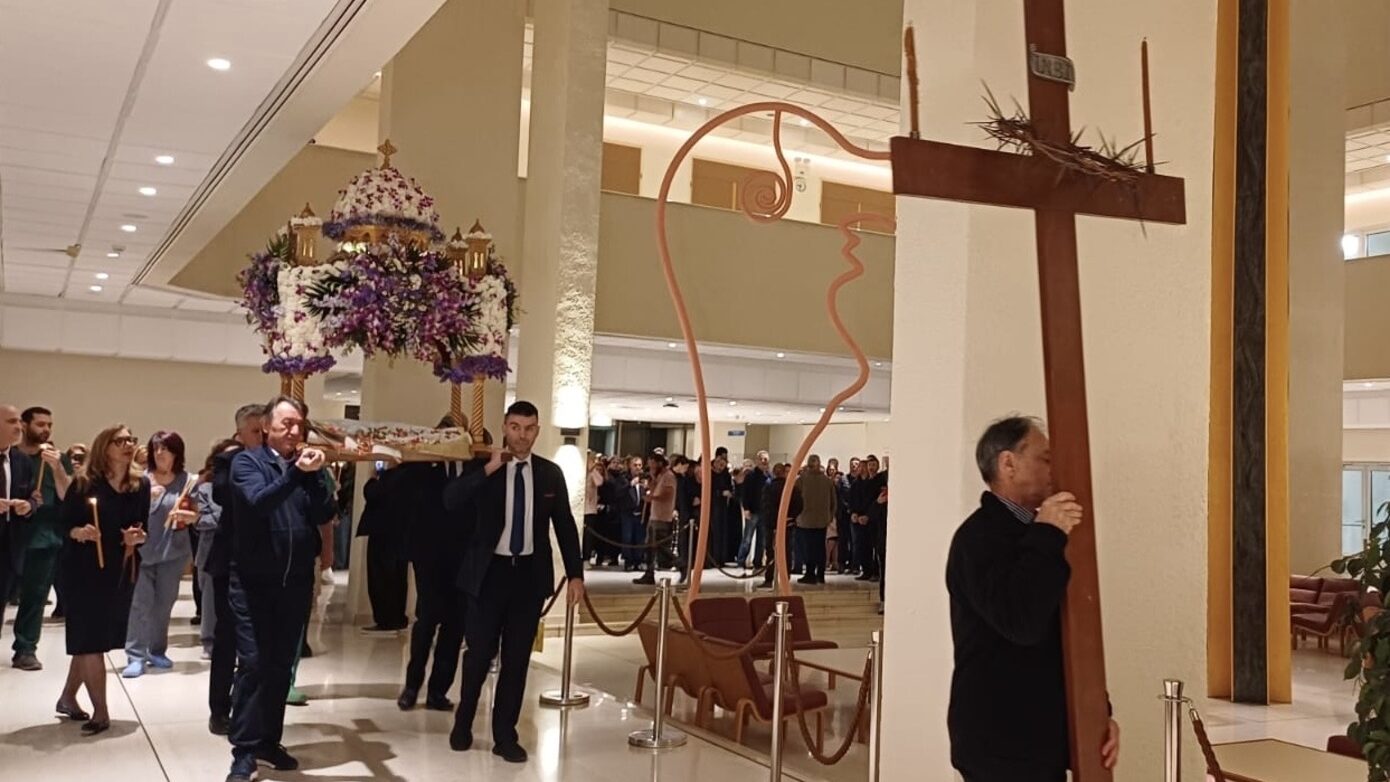 Συγκίνηση στον Επιτάφιο στο Ωνάσειο – Μήνυμα πίστης και αισιοδοξίας εντός του νοσοκομείου