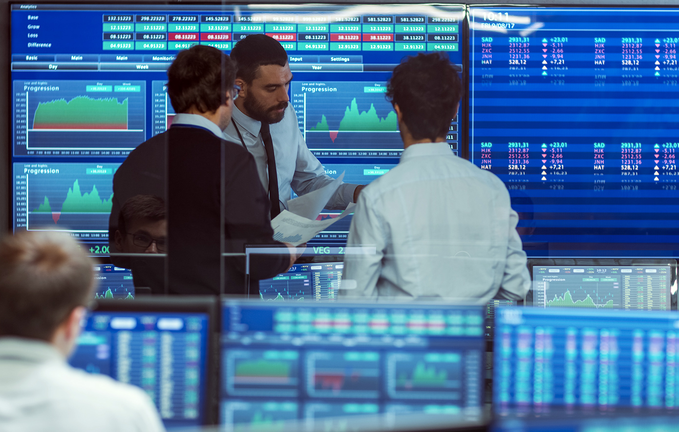 «Γιορτή» στα ευρωπαϊκά χρηματιστήρια – Κατρακύλα του πετρελαίου στα 95 δολάρια