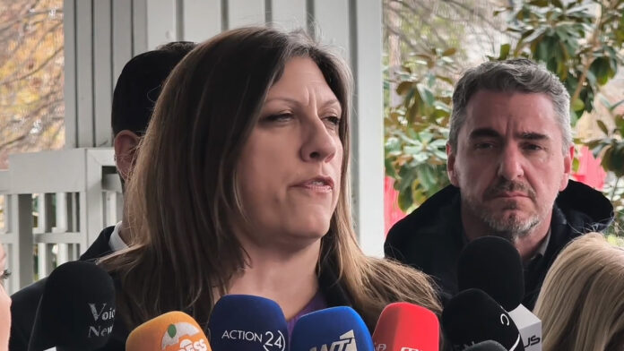 «Πυρ και μανία» η Κωνσταντοπούλου: Σκηνοθετημένη η απουσία της προέδρου της δίκης για τα βίντεο στα Τέμπη