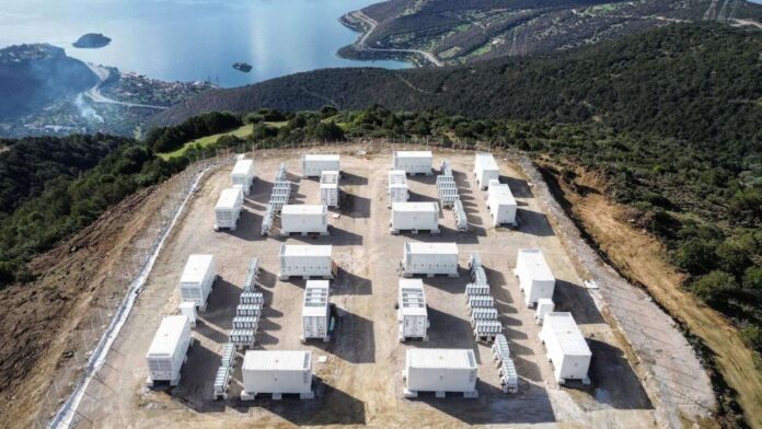 MORE: Ξεκινούν τρία από τα πρώτα έργα αποθήκευσης ενέργειας στην Ελλάδα