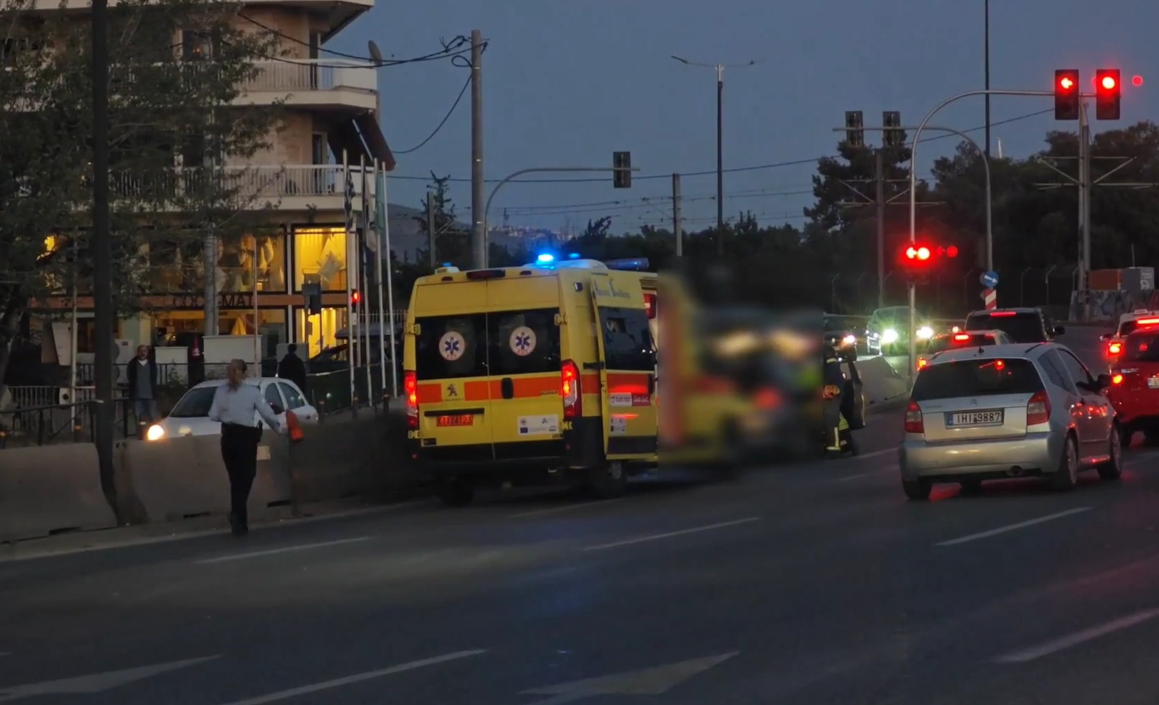 Κυκλοφοριακό χάος στην Ποσειδώνος λόγω τροχαίου – Δείτε το βίντεο