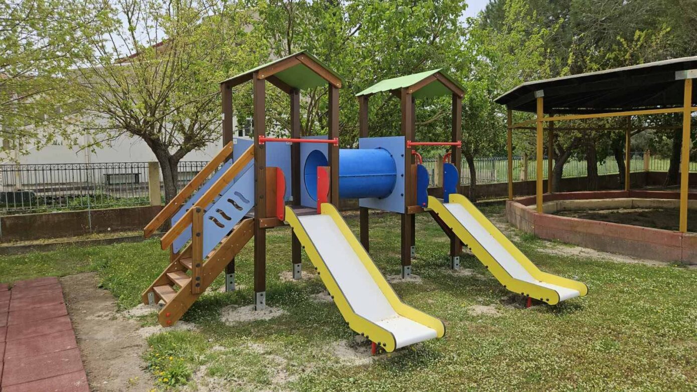 Η αυλή φοράει τα καλά της… στο 2ο Νηπιαγωγείο και τον Βρεφικό Σταθμό Ανδραβίδας