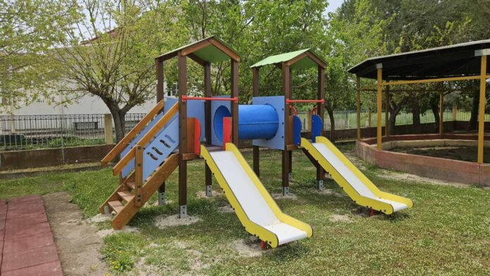 Η αυλή φοράει τα καλά της… στο 2ο Νηπιαγωγείο και τον Βρεφικό Σταθμό Ανδραβίδας