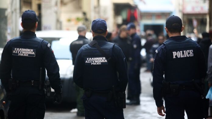 Πέντε ανήλικοι υπό κράτηση για κλοπές στην καρδιά της Αθήνας