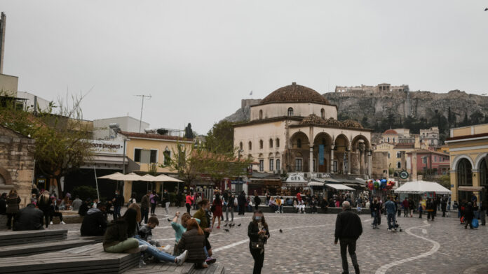 Φρίκη για 20χρονη στο Μοναστηράκι – Ομάδα ανηλίκων τη χτύπησε και της έκλεψε το κινητό