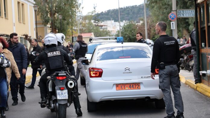 Φρικτή δολοφονία στον Μαραθώνα: Στην Ευελπίδων η πρώην σύντροφος του θύματος και δύο ακόμη κατηγορούμενοι