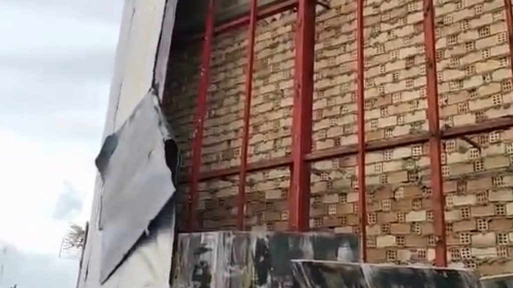 Σημαντικές καταστροφές στο Δημοτικό Θέατρο Κέρκυρας – Πάνελ αποκολλήθηκαν από τους δυνατούς ανέμους