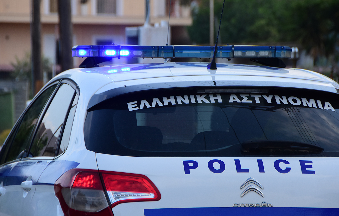 Πανικός στη Θεσσαλονίκη: Άνδρας εισέβαλε σε τράπεζα με σφυρί απειλώντας το προσωπικό