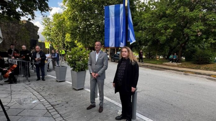 “Τα Ιωάννινα απέδωσαν φόρο τιμής στον Θεόδωρο Αγγελόπουλο με πλατεία στο όνομά του”