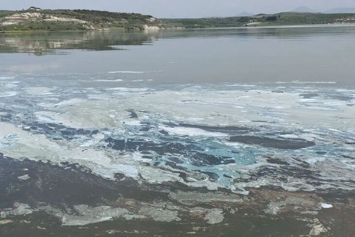 Περιφέρεια Δυτικής Μακεδονίας: Το «φαινόμενο του αφρού» στη Λίμνη Πολυφύτου δεν εγκυμονεί κίνδυνο