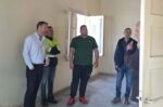Επιθεώρηση δημάρχου Παλαμά στο κτίριο που προορίζεται για Τοπικό Ιατρείο Σελλάνων