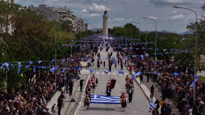 Αλεξανδρούπολη: Εντυπωσιακή παρέλαση για τα 106 χρόνια από την ελευθέρωση