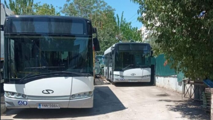 Τέσσερα νέα λεωφορεία ενδυναμώνουν τη δημοτική συγκοινωνία στη Νέα Σμύρνη