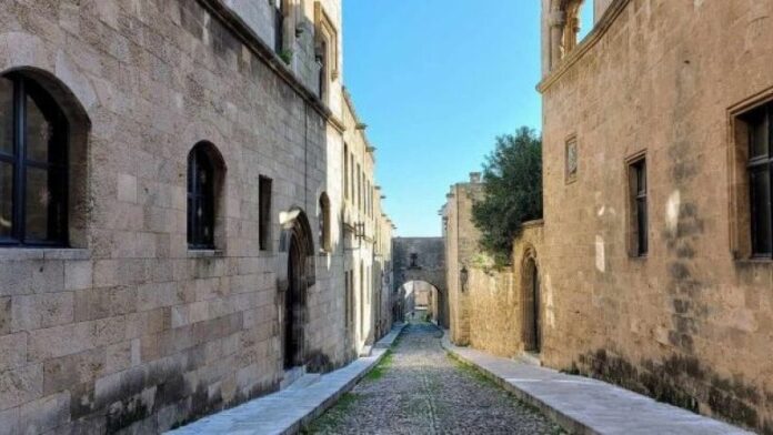 Από σήμερα στους δρόμους, τα ηλεκτρικά οχήματα στη Μεσαιωνική Πόλη της Ρόδου