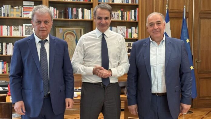 Ο Περιφερειάρχης και ο Πρόεδρος της ΠΕΔ Δυτ. Μακεδονίας συναντήθηκαν με τον Πρωθυπουργό