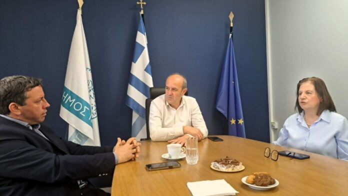 Σύσκεψη Δημάρχου Αγίου Νικολάου με τον Δήμαρχο Ιεράπετρας