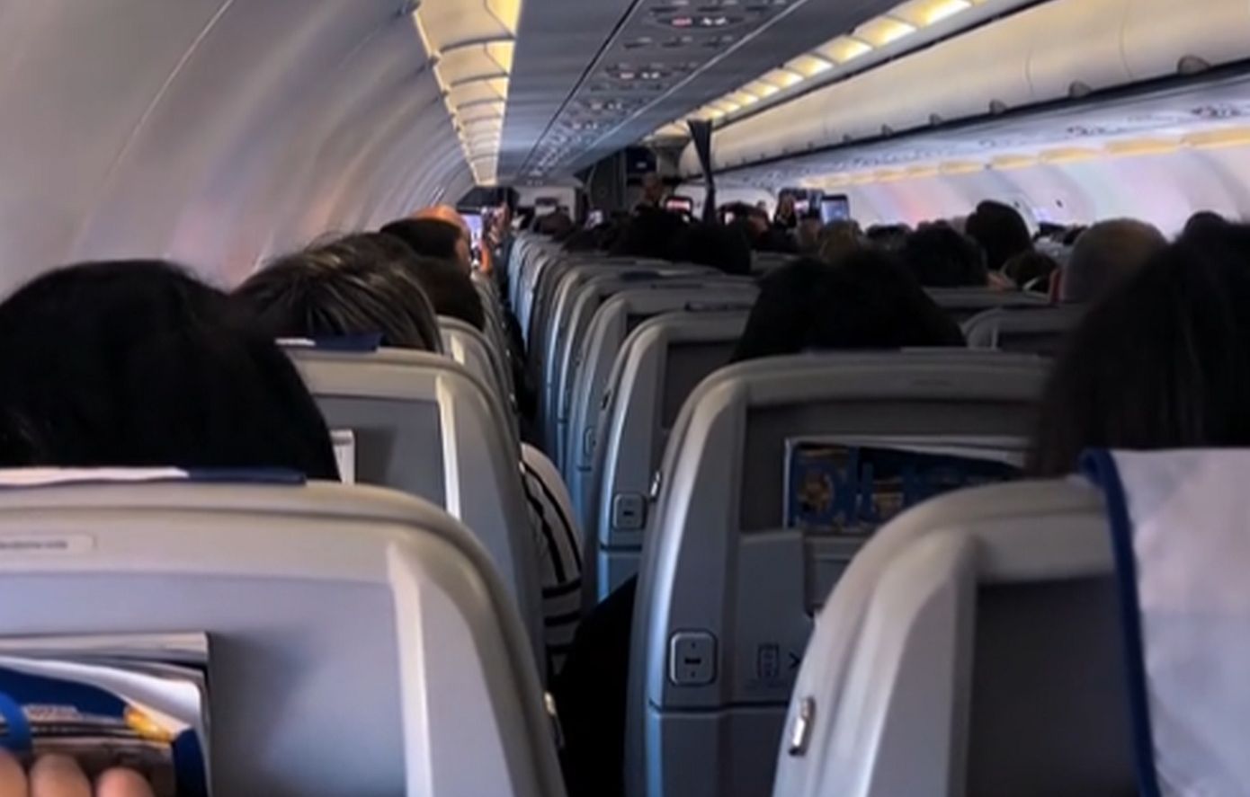 Πιλότος της Aegean ενημέρωσε τους επιβάτες ότι κάνει την τελευταία του προσγείωση – «Σήμερα δεν αλλάζω καριέρα, αλλά τρόπο ζωής»