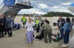 Σοκ στον Άραξο: Τρεις τραυματίες από κατάρρευση σκάλας αεροσκάφους – Δείτε το βίντεο