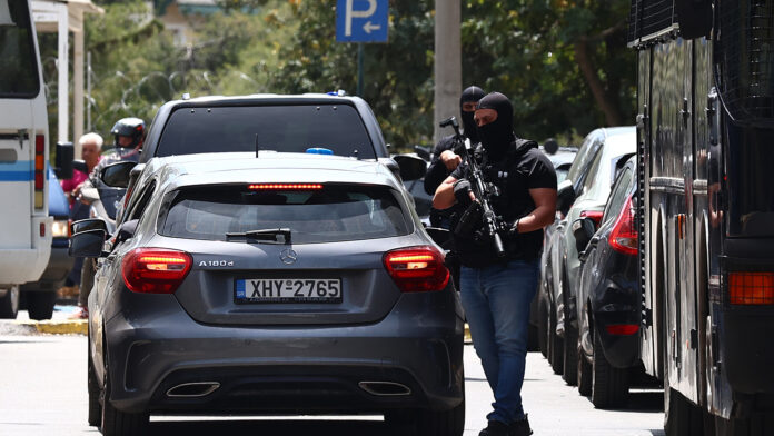 Στην Ευελπίδων οι κατηγορούμενοι για τη δολοφονία Μοσχούρη στο Χαλάνδρι – Αυστηρά μέτρα ασφαλείας