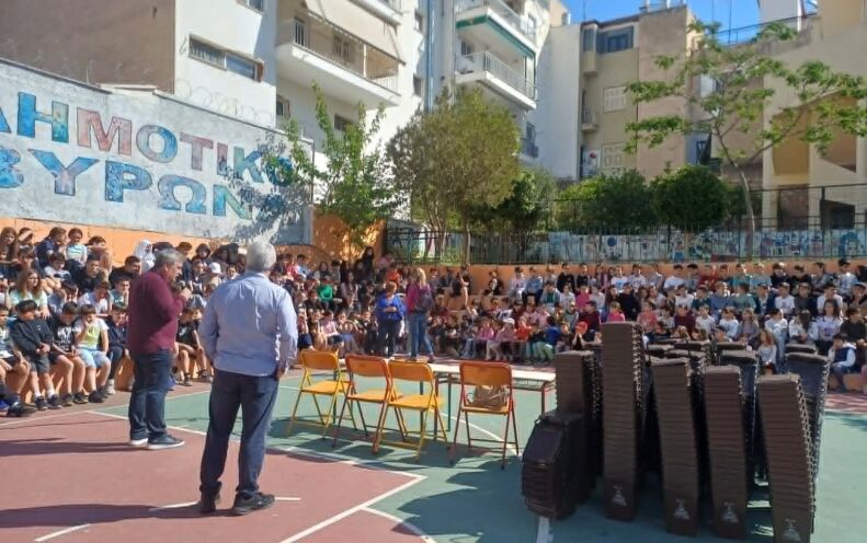 Ο Δήμος Βύρωνα διένειμε κάδους βιοαποβλήτων σε δημοτικά σχολεία