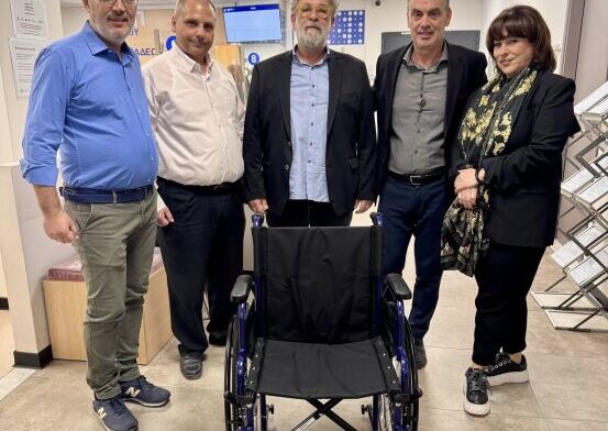 Παραχώρηση σύγχρονου χειροκίνητου αναπηρικού αμαξιδίου στον Δήμο Λεβαδέων