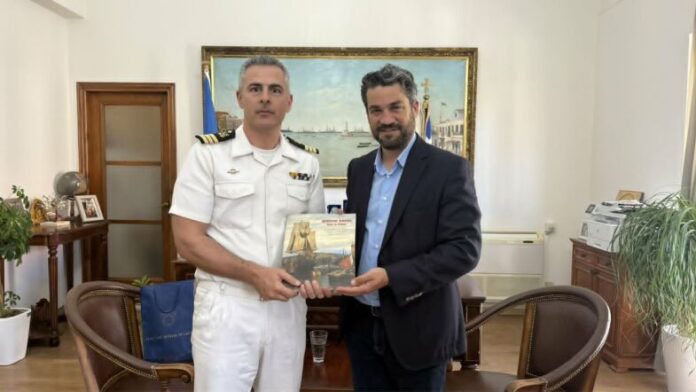 Ο νέος Κεντρικός Λιμενάρχης Χανίων επισκέπτεται τον Δήμαρχο Χανίων